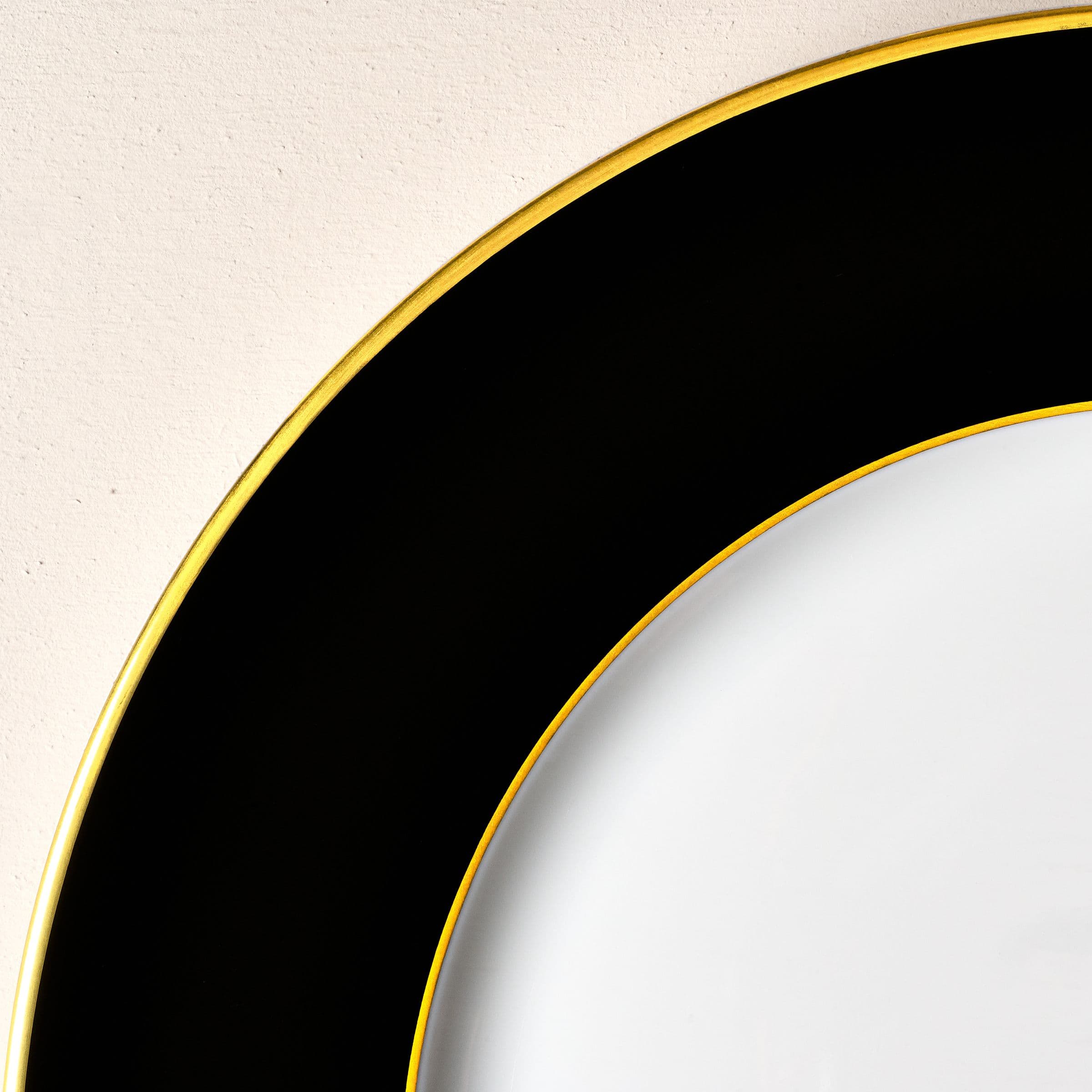 Colour Noir, Gold finish