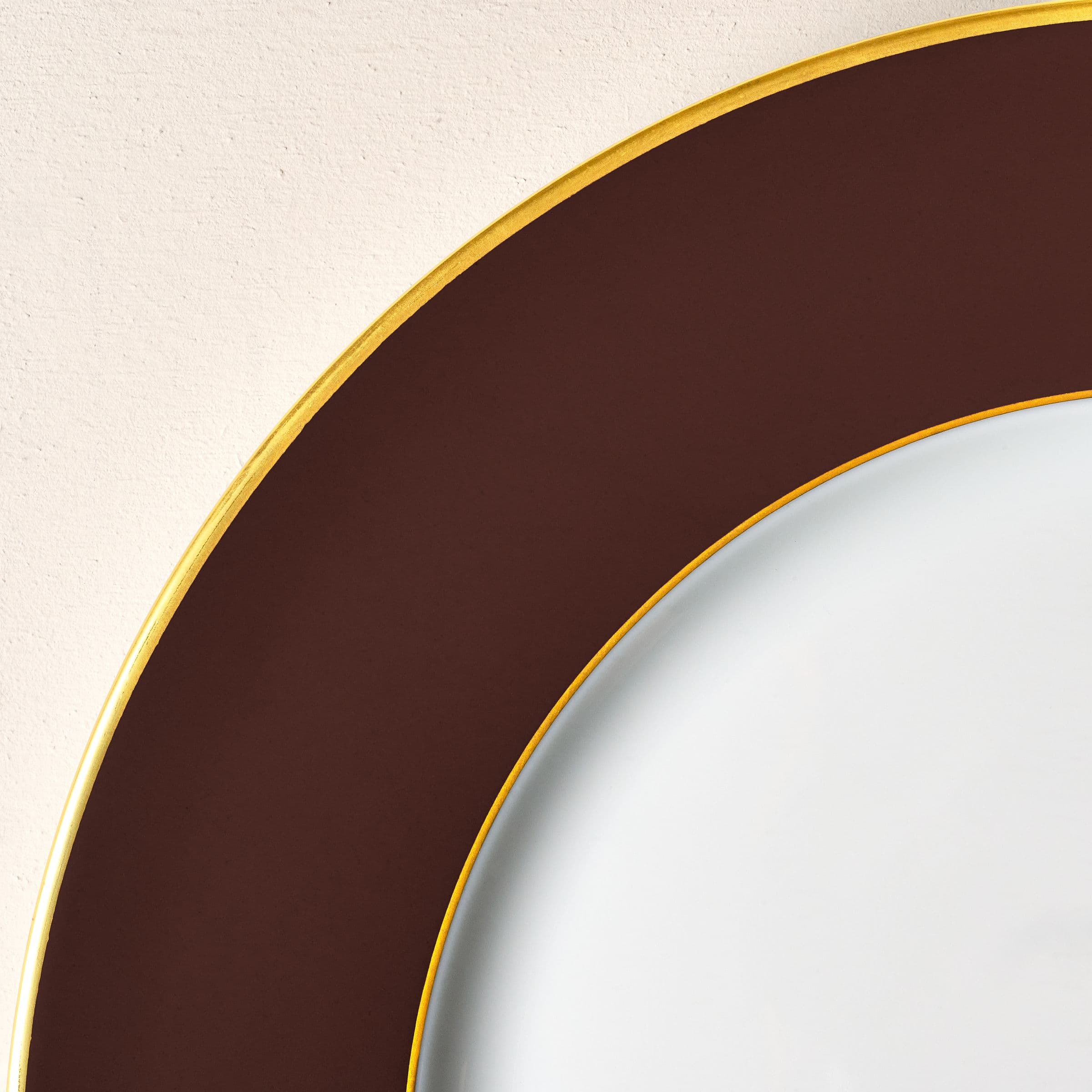 Colour Burgundy, Gold finish